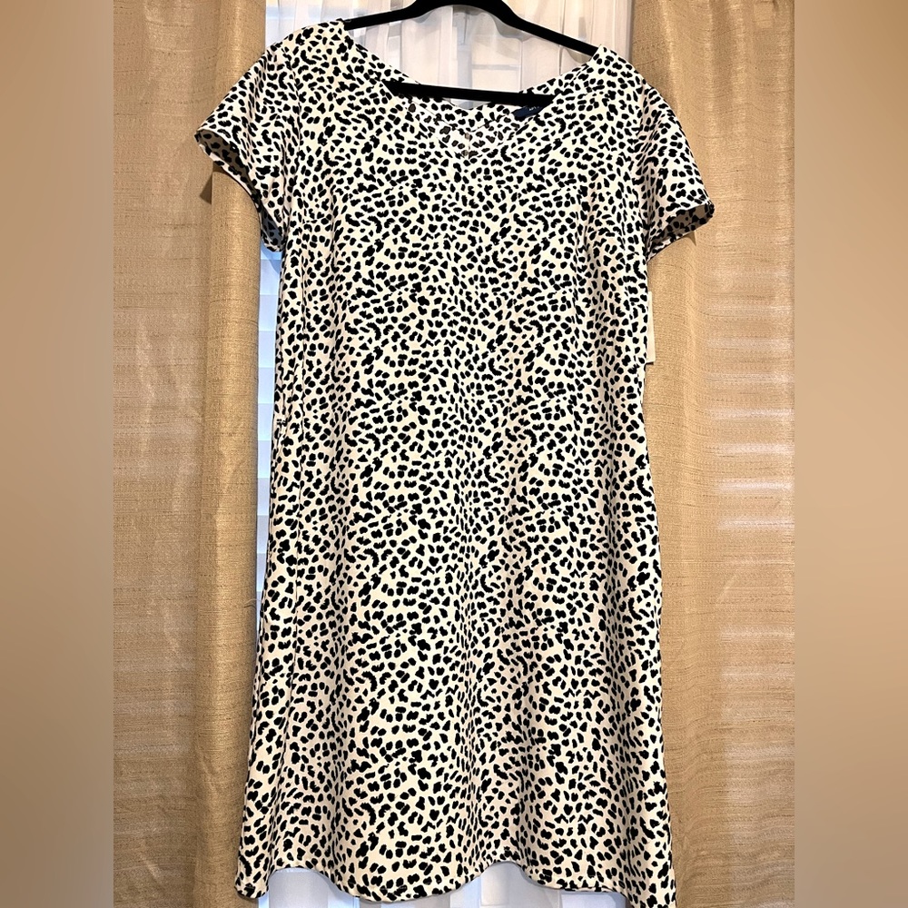 Black and white mid dress size m